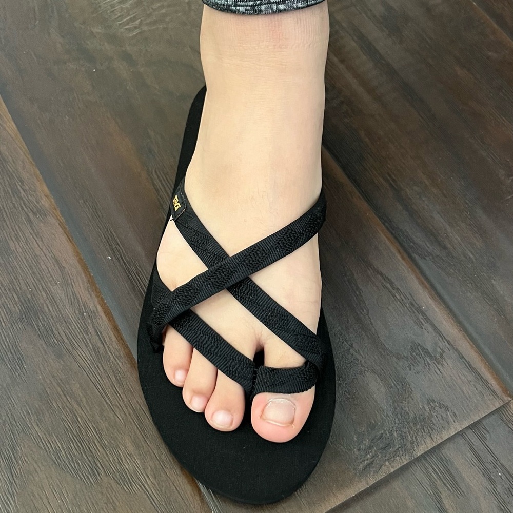 Unique Teva Olowahu MBOB Women’s Black Strappy Sandal Size 9 & 11